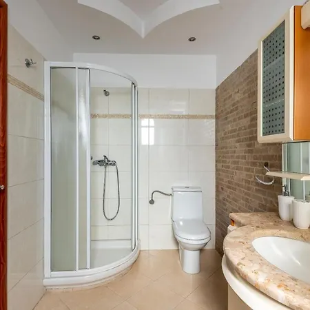 Aileen * Koskinou (Rhodes)