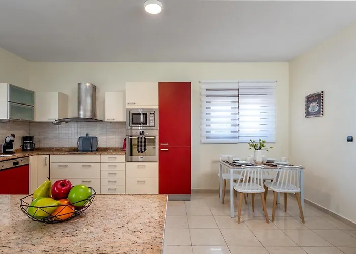 Aileen * Koskinou (Rhodes)